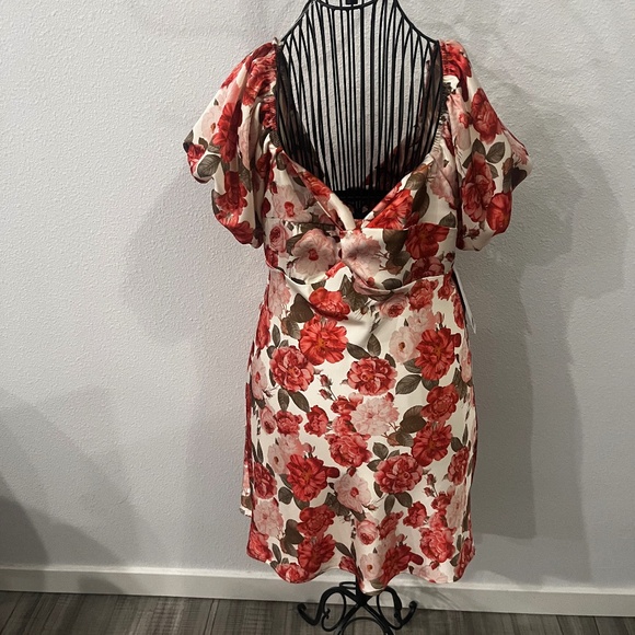 NWT Stevie by Steve Madden Red and White Flower Dress Juniors XL - Picture 1 of 9